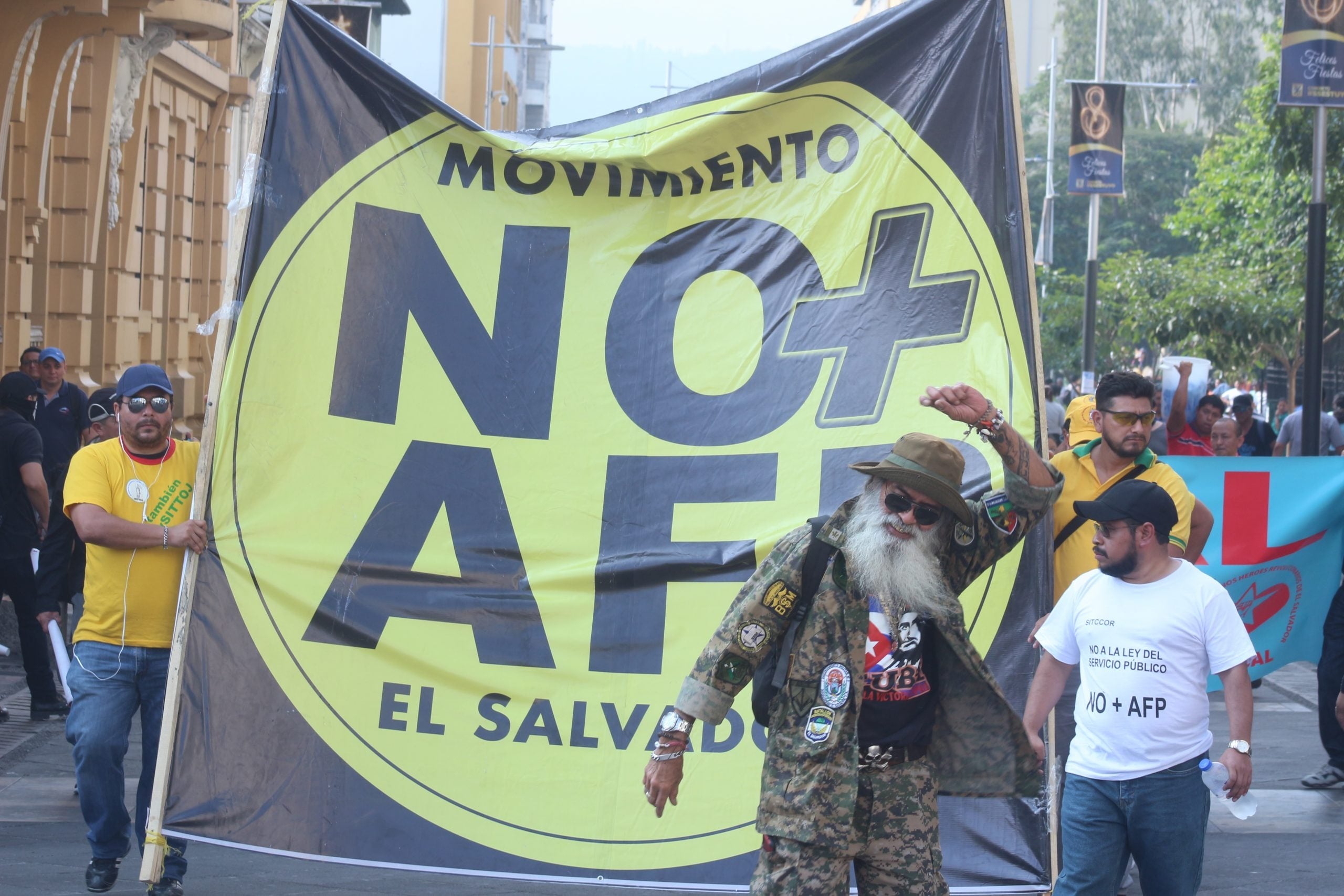 AFP Profits Skyrocket — Se disparan las ganancias de las AFP
