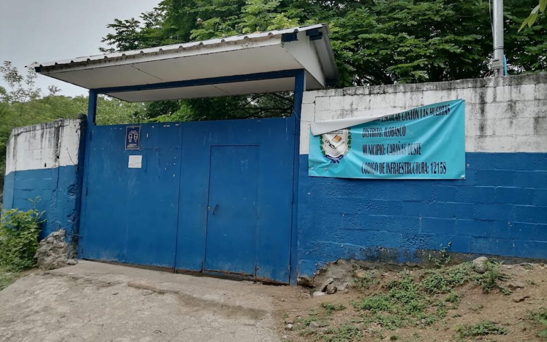 Mothers Denounce Abandonment of School and Call for Urgent Intervention from the Ministry of Education — Madres de familia denuncian abandono de centro escolar y piden intervención urgente del Ministerio de Educación