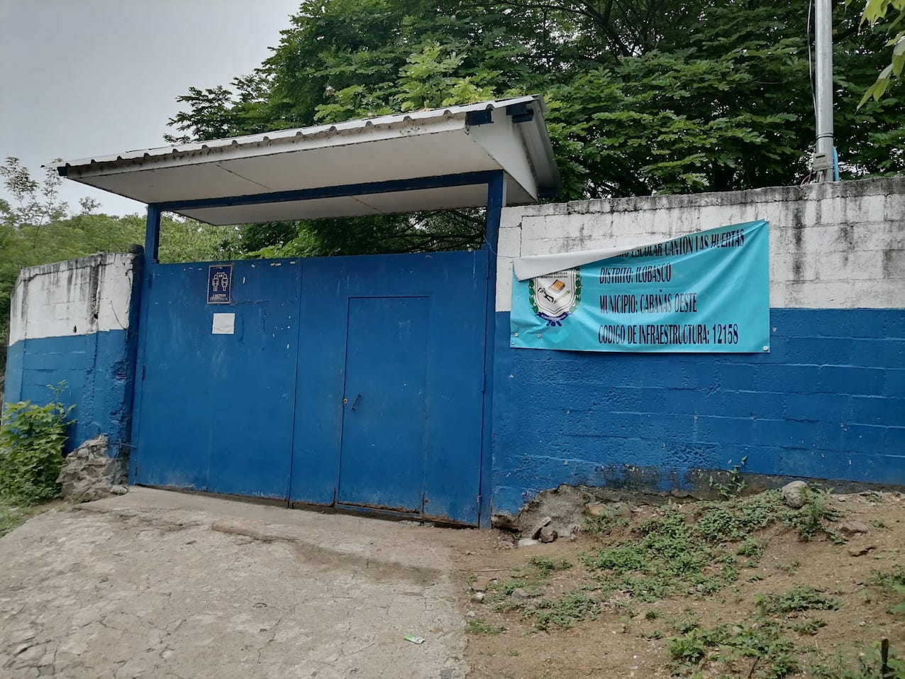 Mothers Denounce Abandonment of School and Call for Urgent Intervention from the Ministry of Education — Madres de familia denuncian abandono de centro escolar y piden intervención urgente del Ministerio de Educación