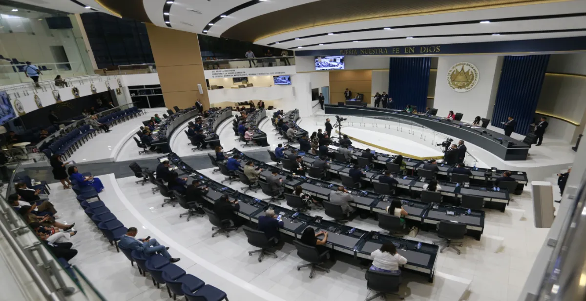 El Salvador’s Legislative Assembly purchased vehicles for nearly half a million dollars — Asamblea Legislativa de El Salvador compró vehículos por casi medio millón de dólares