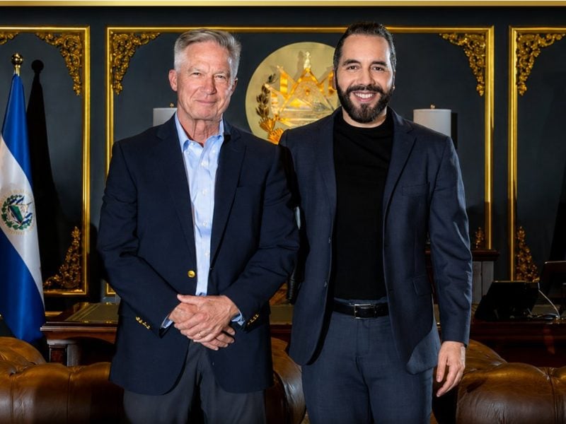 Who is Randy Lewis, the artificial intelligence adviser hired by the Salvadoran government? — ¿Quién es Randy Lewis, el asesor de Inteligencia Artificial contratado por el gobierno salvadoreño?