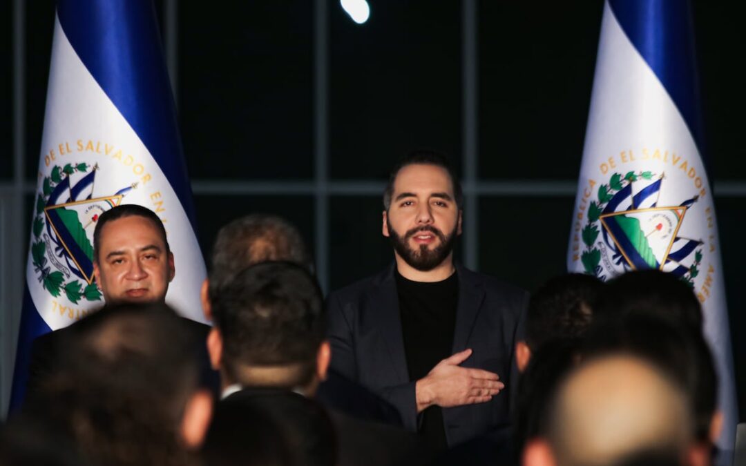 Nayib Bukele’s route to erasing limits on power in El Salvador — Gobernar sin fecha de caducidad: la ruta de Bukele para borrar los límites del poder en El Salvador