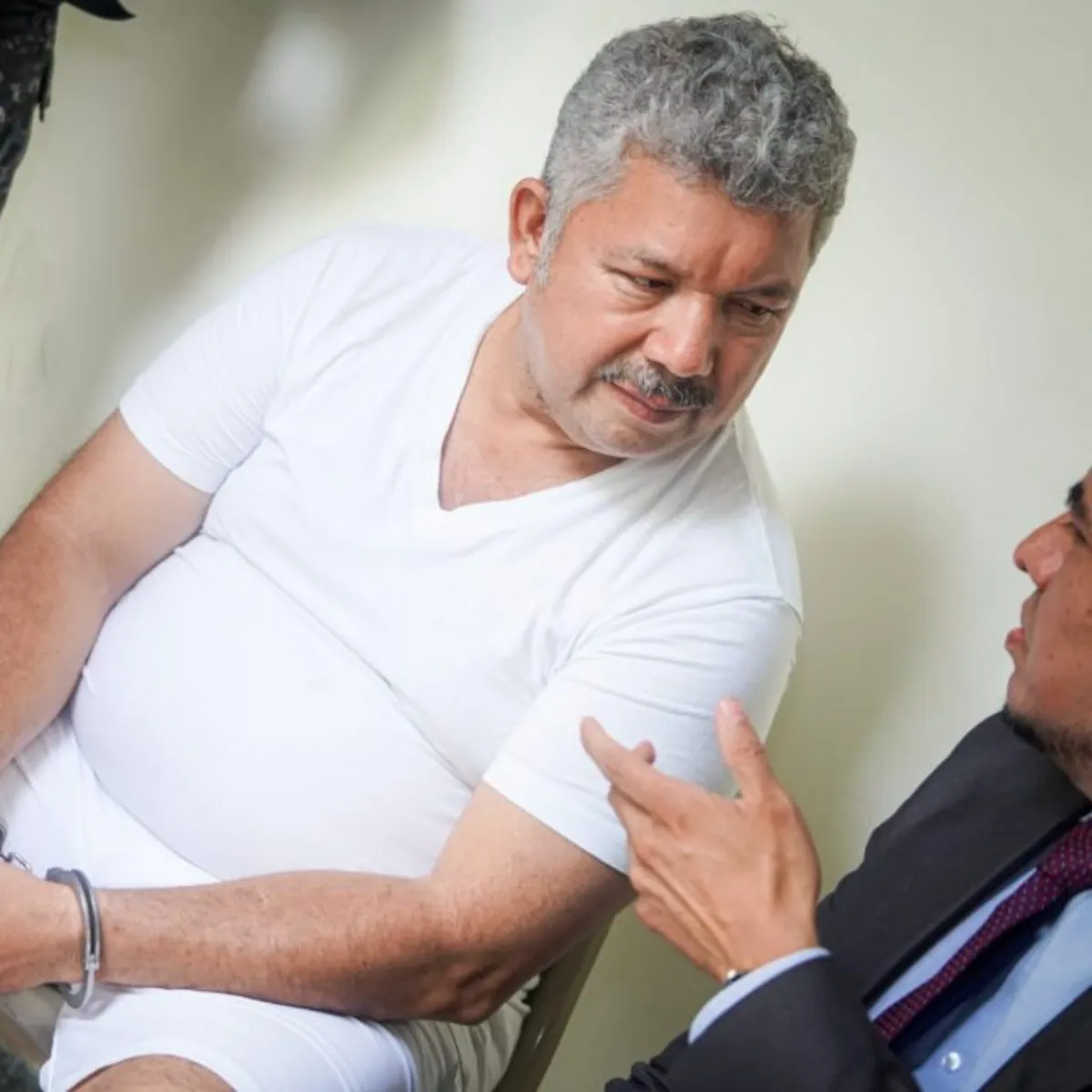 Preliminary hearing held against former BANDESAL president, three years after his arrest — Instalan audiencia preliminar contra ex presidente de BANDESAL, tres años después de su captura