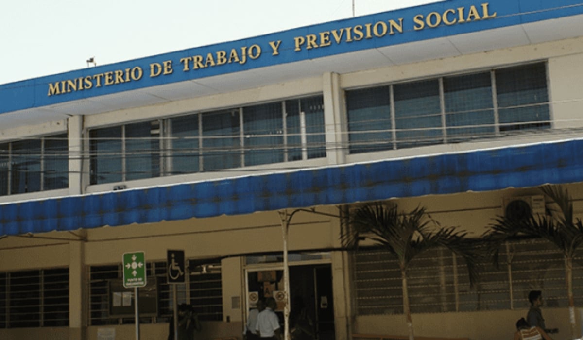 UNT accuses Labor Minister of interference in medical union — UNT acusa al ministro de Trabajo de injerencia en sindicato médico