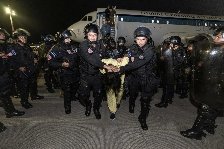 IACHR grants measures for Salvadoran deported alongside group of Venezuelans — CIDH da medidas a un salvadoreño deportado junto a grupo de venezolanos
