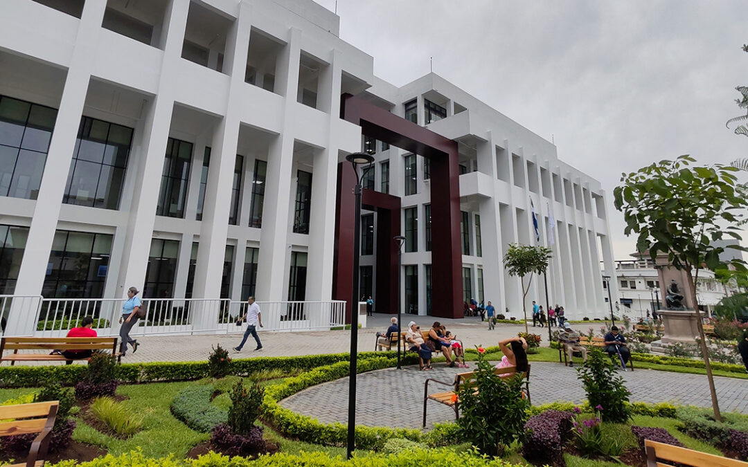 37 foreign doctors resigned in less than a year despite salaries of up to $8,000 — 37 médicos extranjeros renunciaron en menos de un año pese a salarios de hasta $8,000