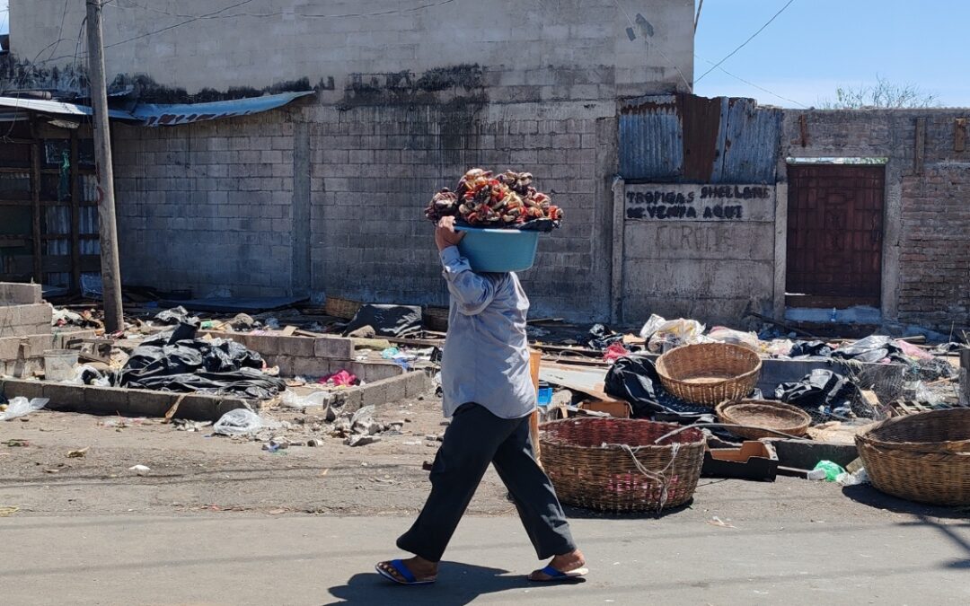“This is the third time I’ve been evicted,” says vendor near the Central Market — “Es la tercera vez que me desalojan”, afirma vendedora de los alrededores del Mercado Central