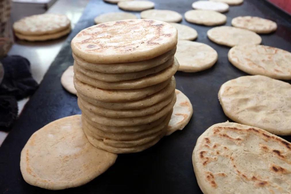 “Tortillas could end up costing two for a quarter”: Salvadoran markets report price hikes due to droughts — “Las tortillas pueden llegar a costar dos por una cora”: mercados salvadoreños reportan alzas por sequías