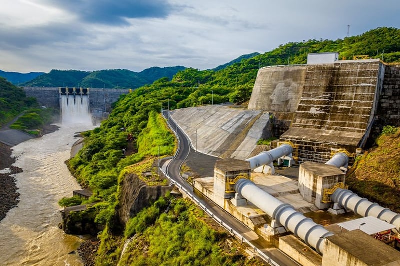 Thermal plants cover 60% of demand while hydroelectric falls to a minimum — Térmicas cubren 60 % de la demanda mientras hidroeléctrica cae al mínimo