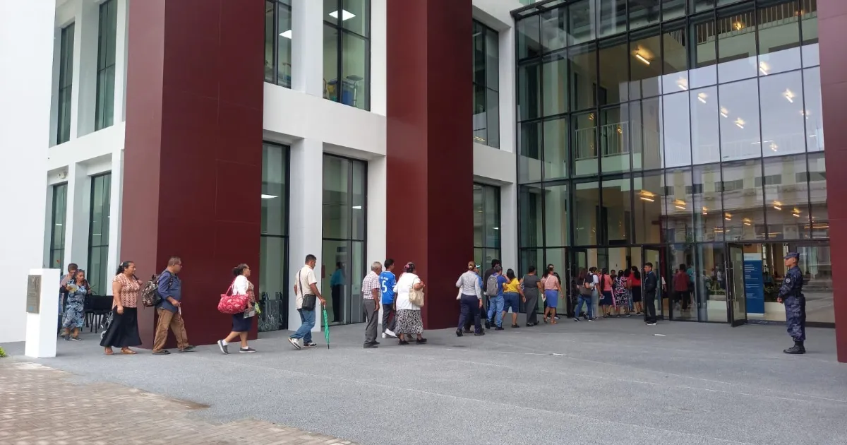 National Hospital Network has already received $90 million more than Hospital Rosales did in its final year — Red Nacional de Hospitales ya recibió $90 millones más que Hospital Rosales en su último año