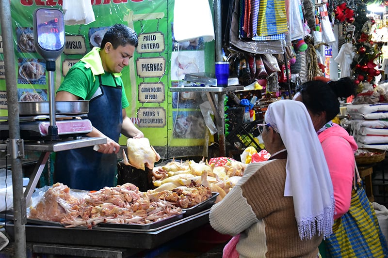 Urban basic food staples rose to $261 in July, accumulating a $10.6 increase over seven months — La canasta básica urbana subió a $261 en julio y acumula un alza de $10.6 en siete meses
