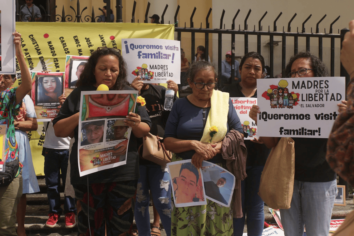 Mothers Demand Visits and Psychological Support for Children of Detainees Under State of Exception — Madres exigen visitas y apoyo psicológico para hijos de detenidos en régimen de excepción