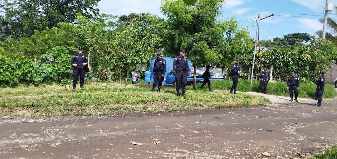 Los Naranjos community denounces police intimidation over antenna installation — Comunidad Los Naranjos denuncia intimidación policial por instalación de antena