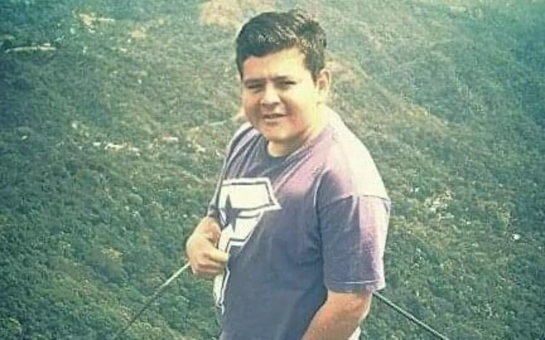 Calls to investigate the death of Aarón, one of the first victims in prisons during the state of exception — Piden investigar la muerte de Aarón, una de las primeras víctimas en penales durante el régimen