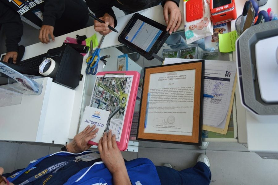 78% of inspected health facilities operated irregularly and 37 were shut down in the past year — El 78% de establecimientos de salud inspeccionados operaban de forma irregular y 37 fueron clausurados en el último año