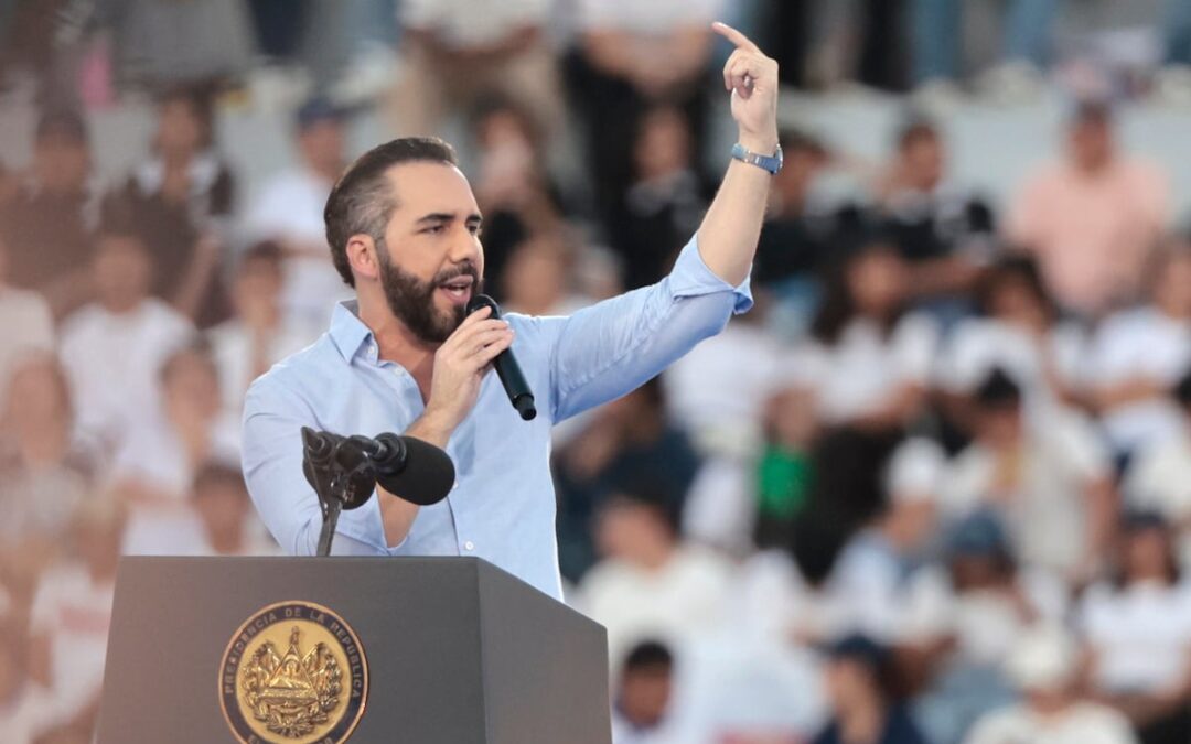 Bukele yields to the IMF: halts bitcoin purchases and hands over current holdings to a private operator — Bukele cede ante el FMI: frena la compra de bitcoin y entrega las reservas actuales a un operador privado