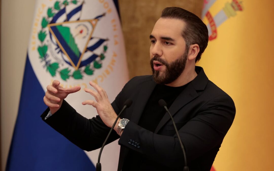 Bukele weighs conditional release of half of the 92,000 prisoners from his state of exception — Bukele evalúa la liberación condicional de la mitad de los 92.000 presos de su estado de excepción