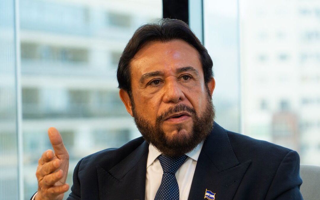 El Salvador’s vice president lied when he accused Roberto Valencia, a journalist from his country — El vicepresidente de El Salvador mintió al acusar al periodista de su país Roberto Valencia