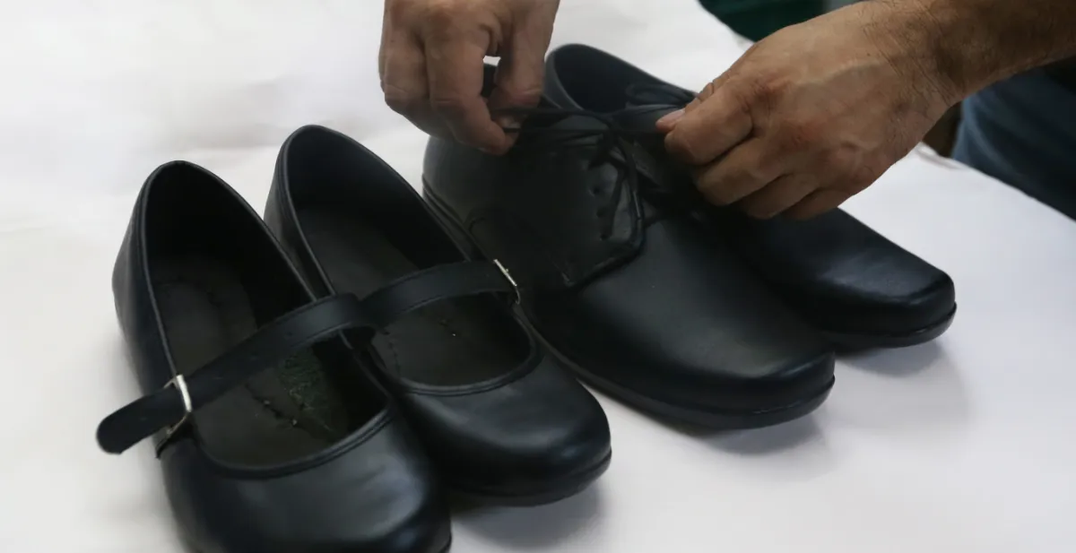 MINED turns to local shoe suppliers after imported footwear wears out quickly — MINED recurre a proveedores de zapatos locales tras rápido desgaste de calzado importado