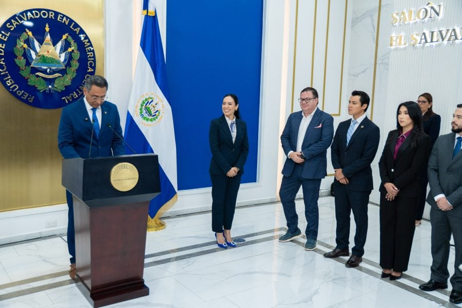 2027 budget projects $3,416 million for the education sector, 8.1% of GDP, and a $40 million cut in Security and Defense — Presupuesto 2027 prevé $3,416 millones en sector educación, 8.1 % del PIB, y recorte de $40 millones en Seguridad y Defensa