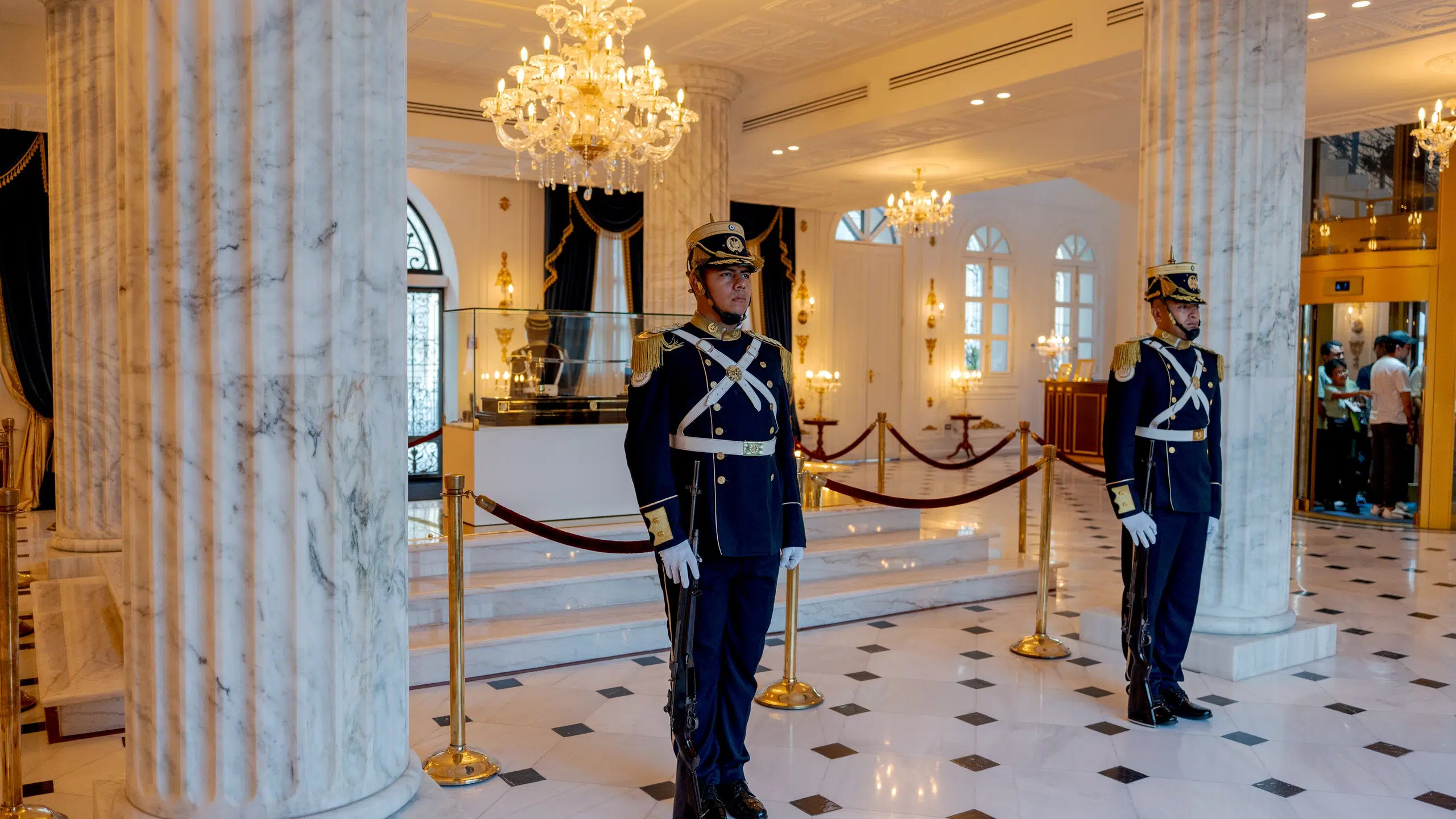 In a Dead Hero’s Ashes, El Salvador’s Ruler Finds a New Spark — Bukele revive la tradición latinoamericana de las exhumaciones políticas