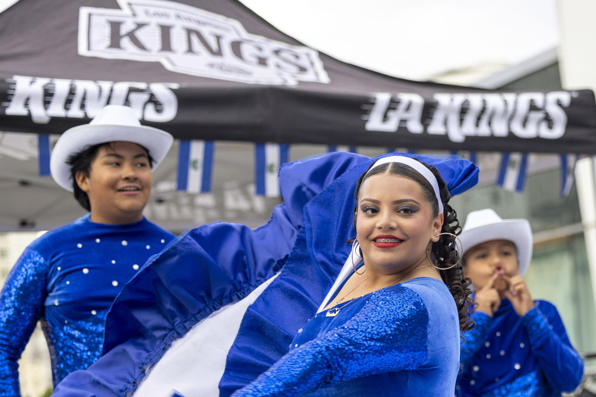 Pupusas, cumbia and hockey: the LA Kings and AFJA celebrate Salvadoran heritage in the NHL — Pupusas, cumbia y hockey: los LA Kings y AFJA celebran la herencia salvadoreña en la NHL