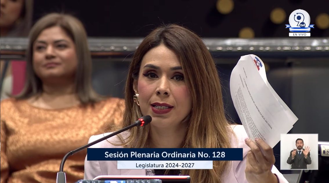 Marcela Villatoro warns that 11-hour workdays are meant to avoid paying overtime — Marcela Villatoro advierte que jornadas de 11 horas buscan evitar pago de horas extras